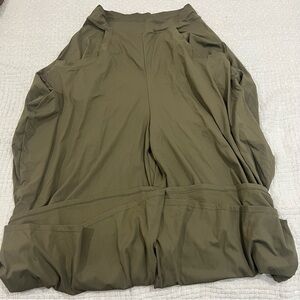 Halara Draped Wide Leg Pants Withered Green Mid Rise Pockets Size L EUC